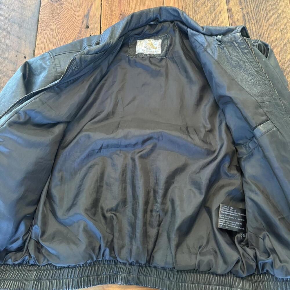 Vintage men’s black leather bomber style jacket - Picture 4 of 8